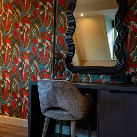 Room4 4* Maurik
